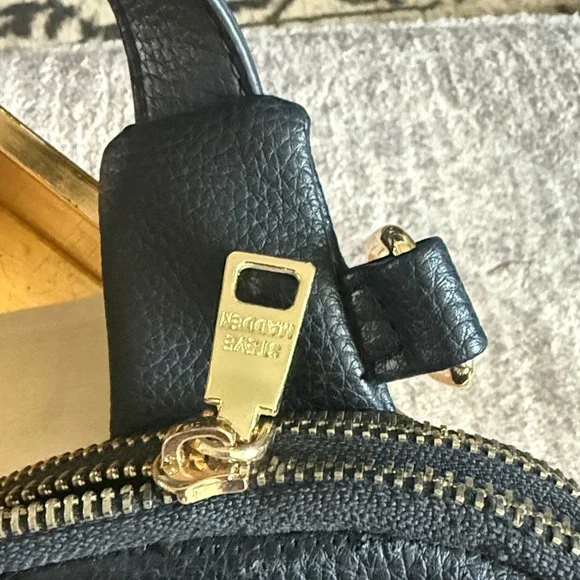 Unisex Crossbody clutch - Picture 2 of 7